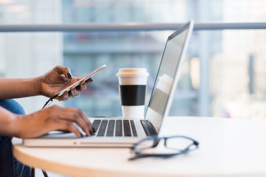 person-using-macbook-air-on-table-1181248-1024×683